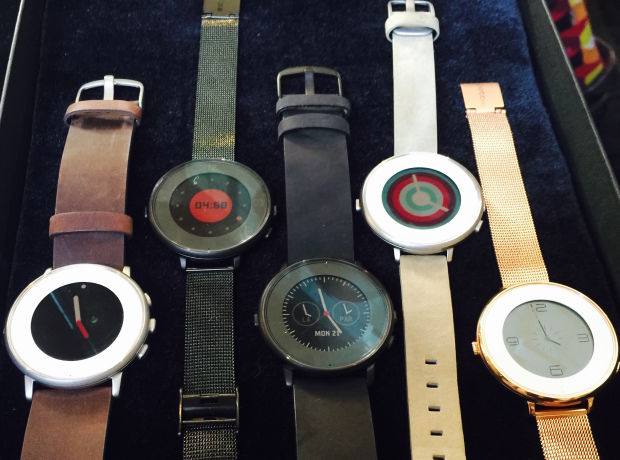 Pebble Time Roundには様々なカラーやストラップの選択肢がある